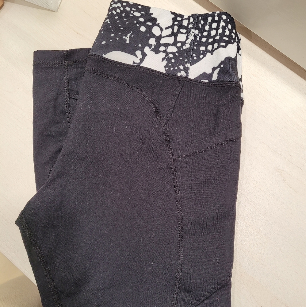 Size 6 Lululemon Cropped Leggings